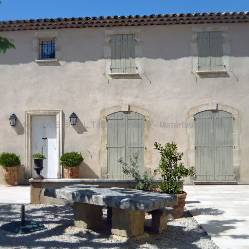 Hand-made and custom-made door and window framing in stone - Atelier Alain BIDAL.