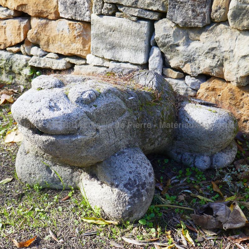 Sculpted stone frog - Stone sculpture by Atelier Alain BIDAL, stonemason in Provence