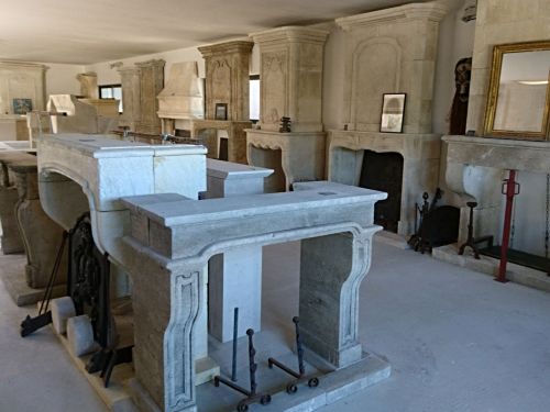 Des cheminées de réalisation 100% française et artisanale à découvrir chez Alain BIDAL en Provence !