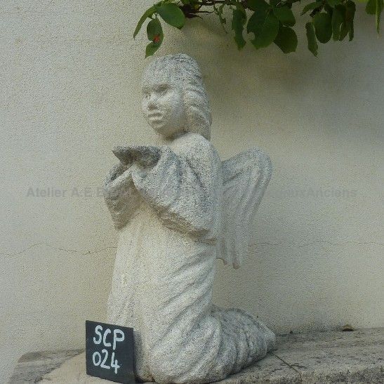 Bel angelot, statue de jardin qui possède beaucoup de cachet.