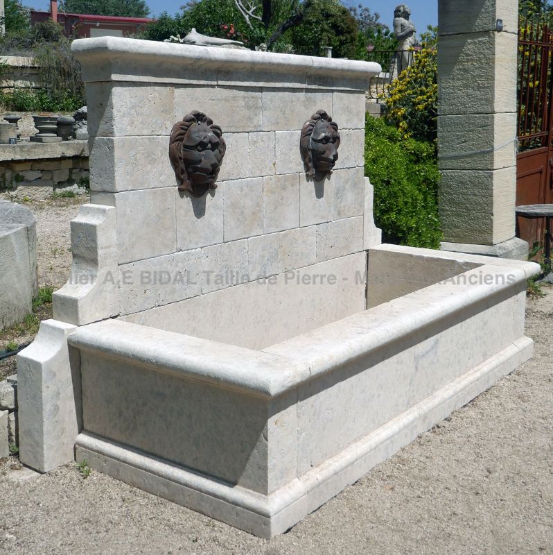 Garden fountain in stone (pierre d'Avy) by Atelier Alain BIDAL