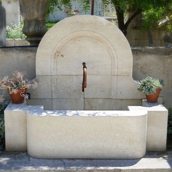 Garden fountain in white limestone crafted by the stonemason Alain Bidal, Provence.