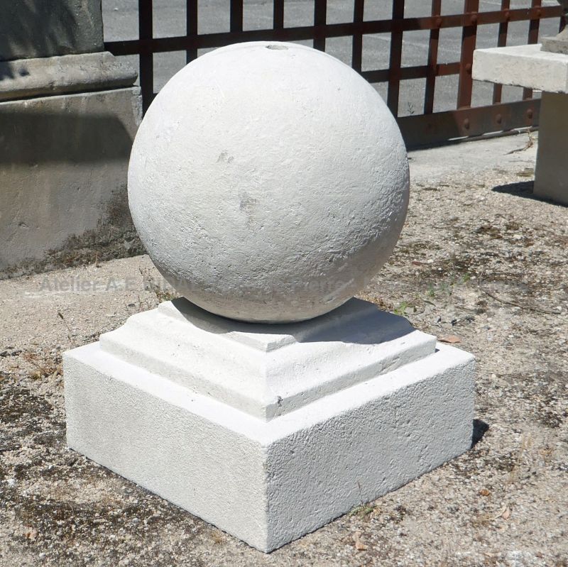 Decoration in natural stone for basin or pond by the stonemason Alain BIDAL, Provence