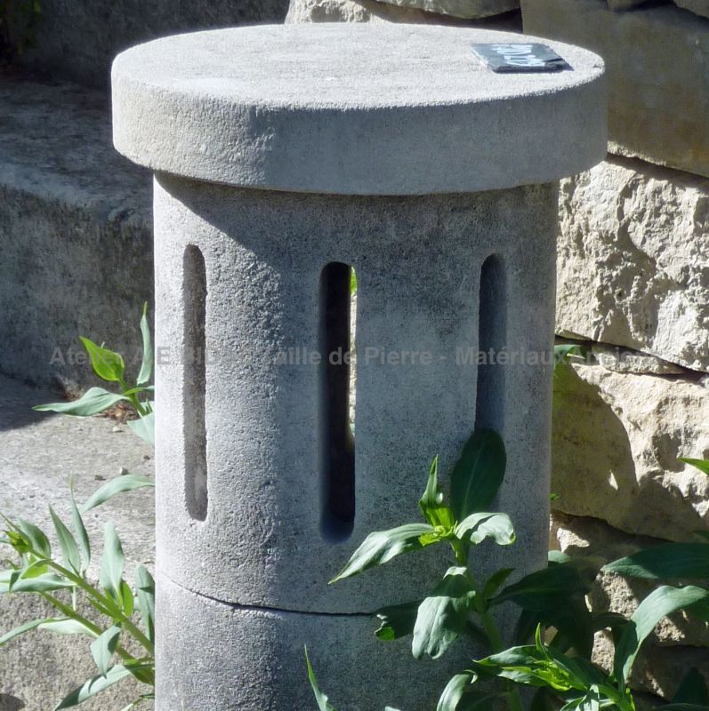 Objet de déco en pierre véritable de carrière française par le tailleur de pierre Alain Bidal.