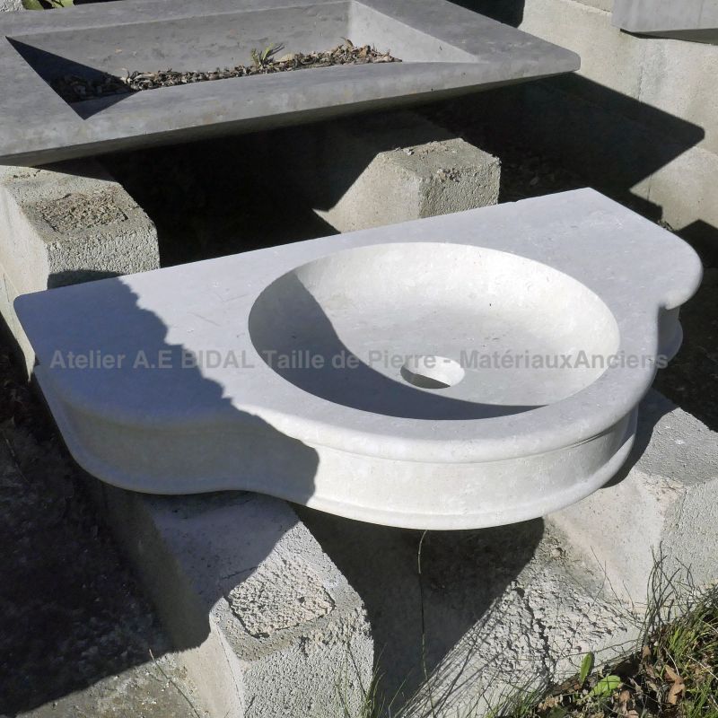 Vasque à poser en pierre : élégant évier pour salle de bain - Atelier Alain BIDAL (Provence)