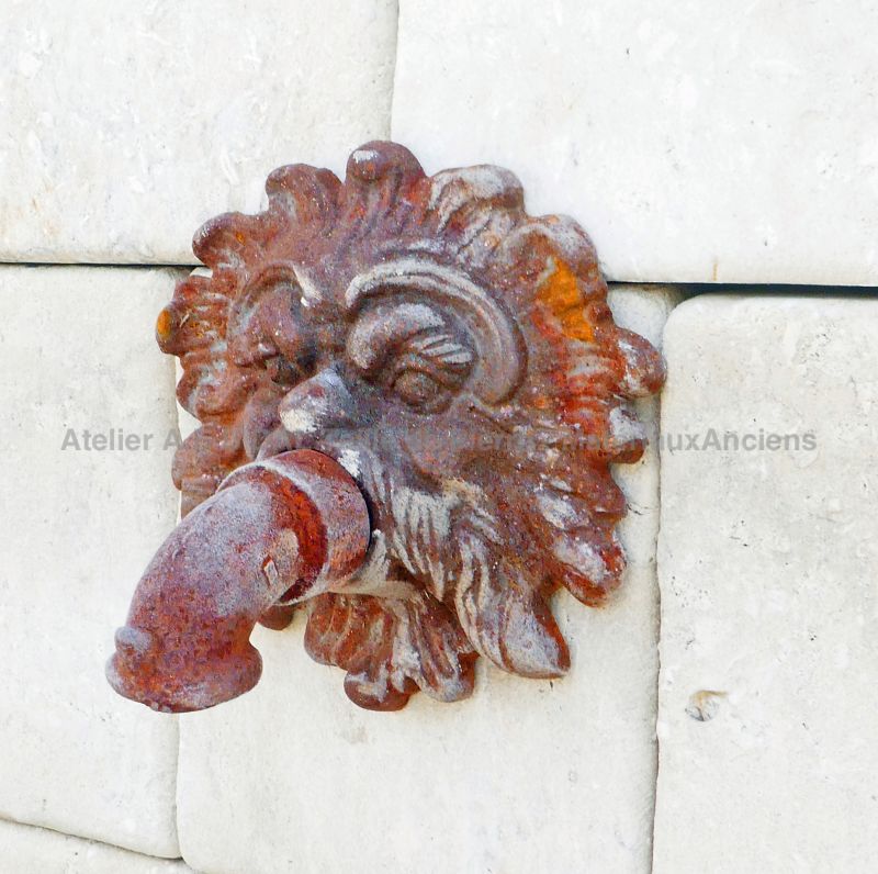 Beautiful antique cast-iron gargoyle on our carved limestone fountain : Atelier Alain BIDAL (Provence)