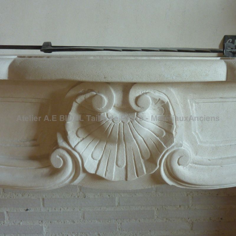 Une cheminée de style Régence pour une décoration de la maison réussie - Atelier Alain BIDAL (Provence)