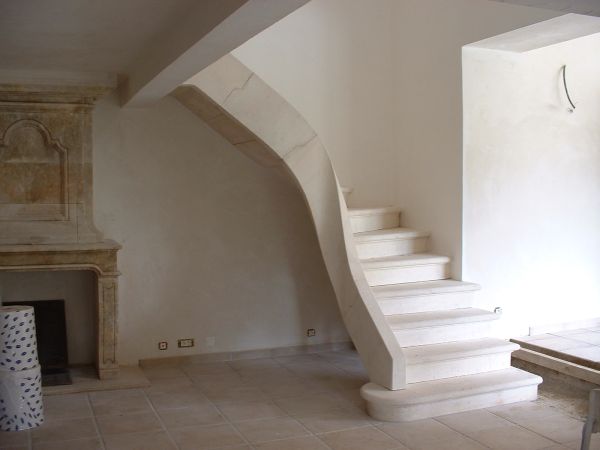 Escalier d'intérieur en pierre - Création signée alain Bidal