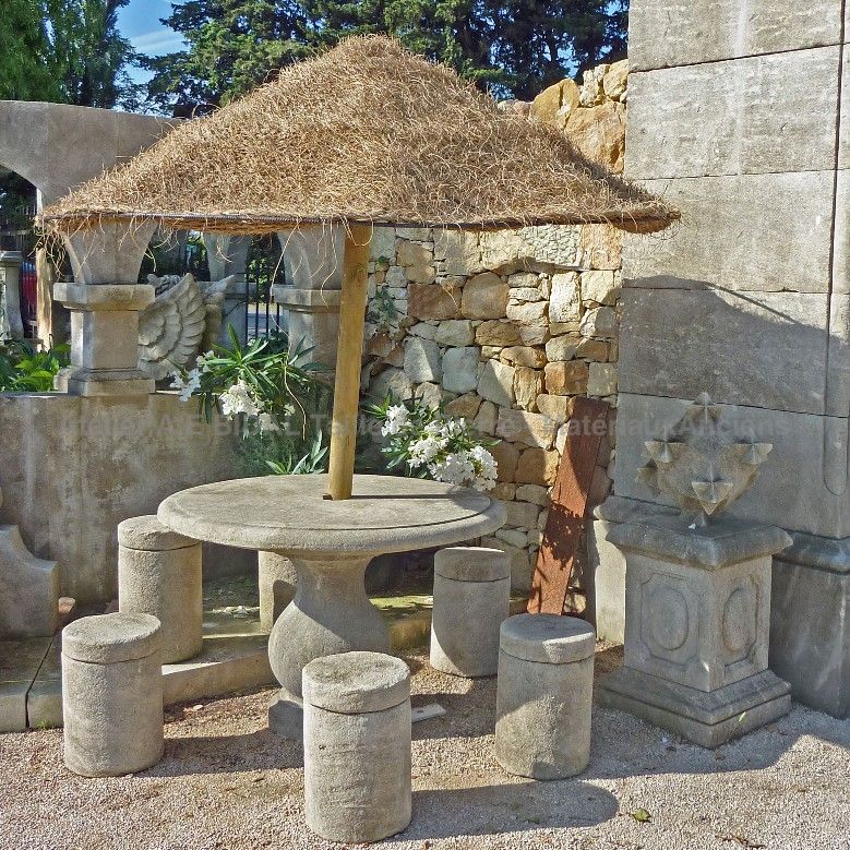 Round table in stone, a sustainable piece of outdoor furniture - Atelier Alain BIDAL (Provence)