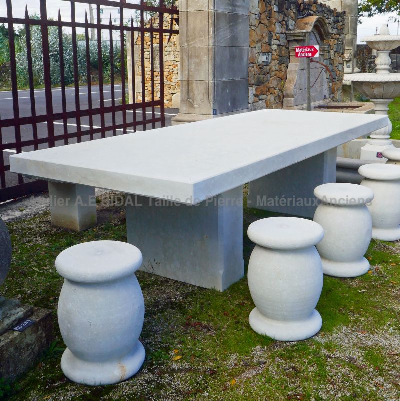 Table de 3 mètres de long en pierre naturelle : Mobilier en pierre durable et écologique !