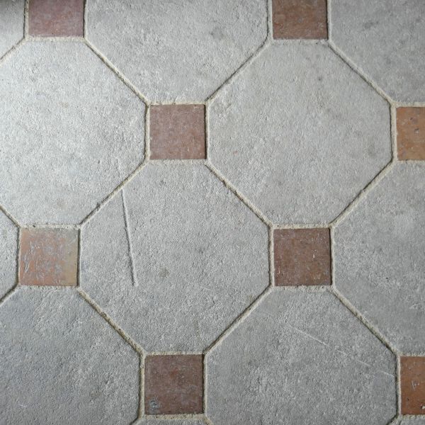 Beau dallage en taille de pierre pour aménagement intérieur