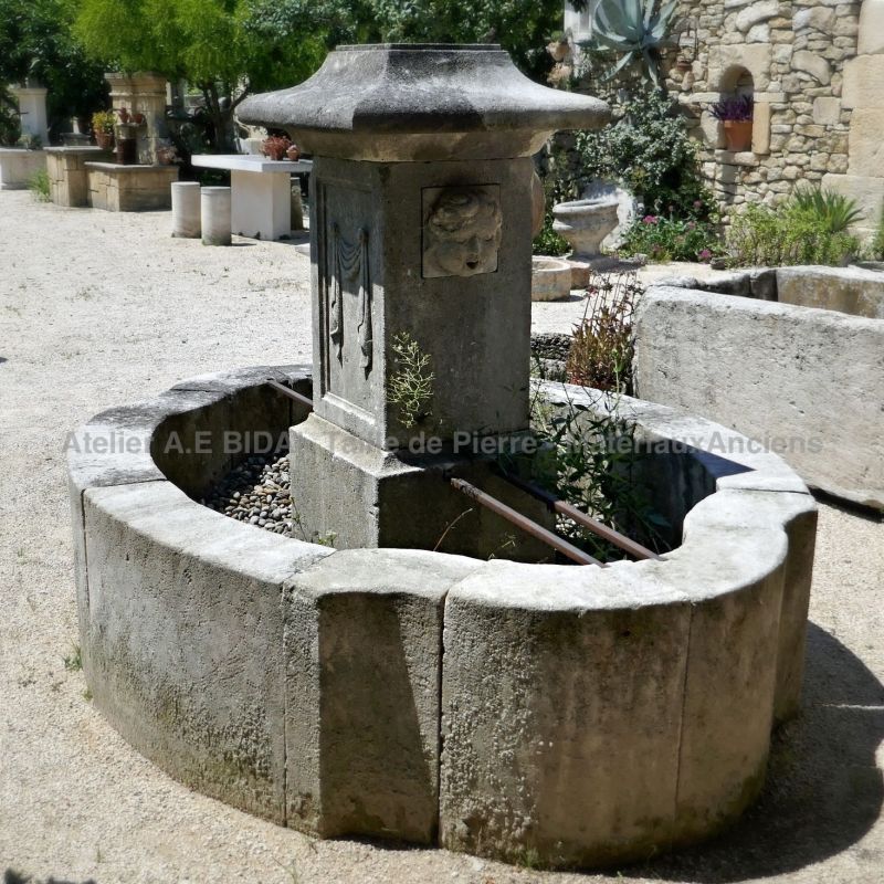 Belle fontaine de village - Fontaine en pierre naturelle de Provence de l'atelier Alain BIDAL