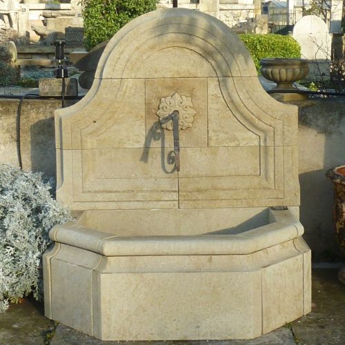 Petite fontaine d'extérieur pour aménagement de la terrasse ou du jardin - Atelier Alain BIDAL (Provence)