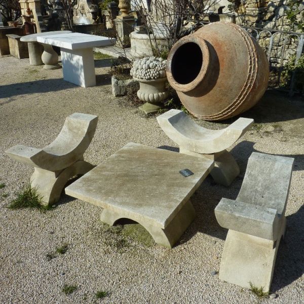 Rustic yet elegant garden furniture in carved limestone - Atelier Alain BIDAL (Provence)