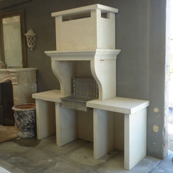 Beautiful stone barbecue with integrated fireplace and hood in stone - Atelier Alain Bidal (Provence)