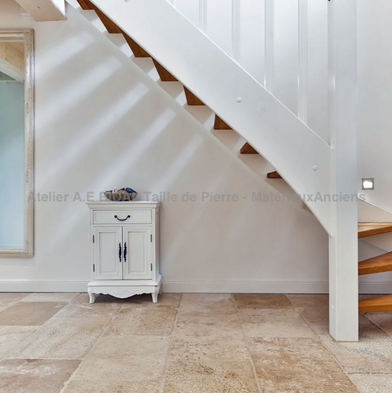 Flooring in Burgundy stone by Atelier Alain BIDAL, Provence