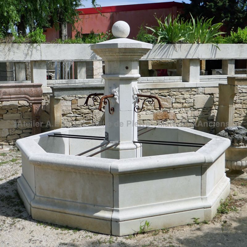 Large stone fountain of Provence by our artisan stonemason Alain BIDAL.