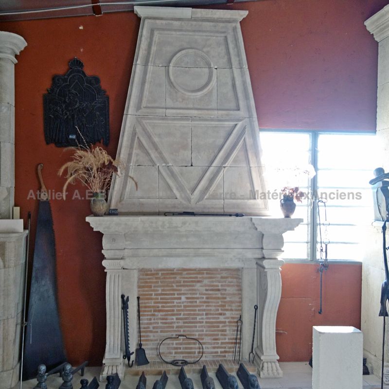 Exceptional classic French mantelpiece with overmantel in carved limestone - Atelier Alain BIDAL (Provence)