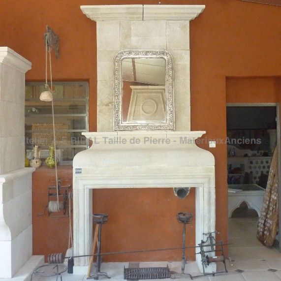 Majestueuse cheminée Louis XIII en pierre taillée - Atelier Alain BIDAL (Provence)