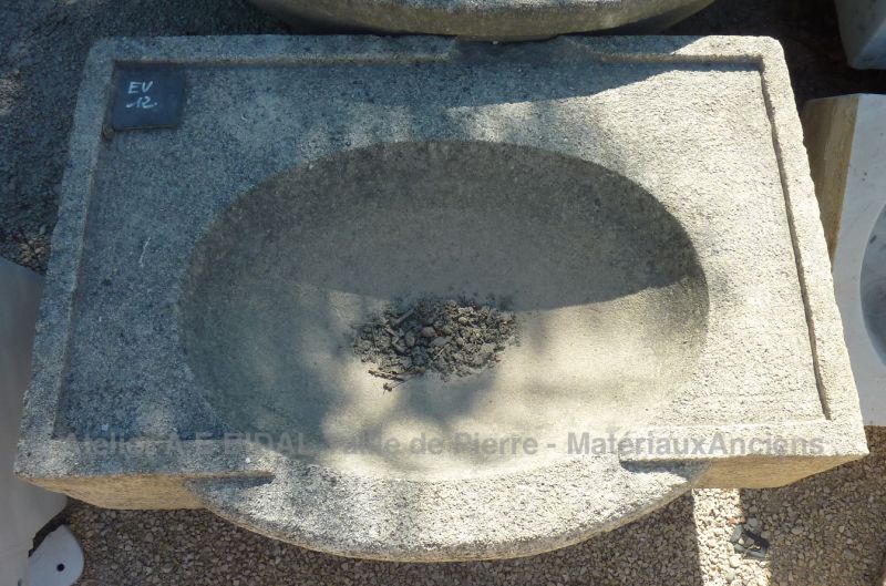 Indoor furniture : sink in carved limestone - Atelier Alain BIDAL (Provence)