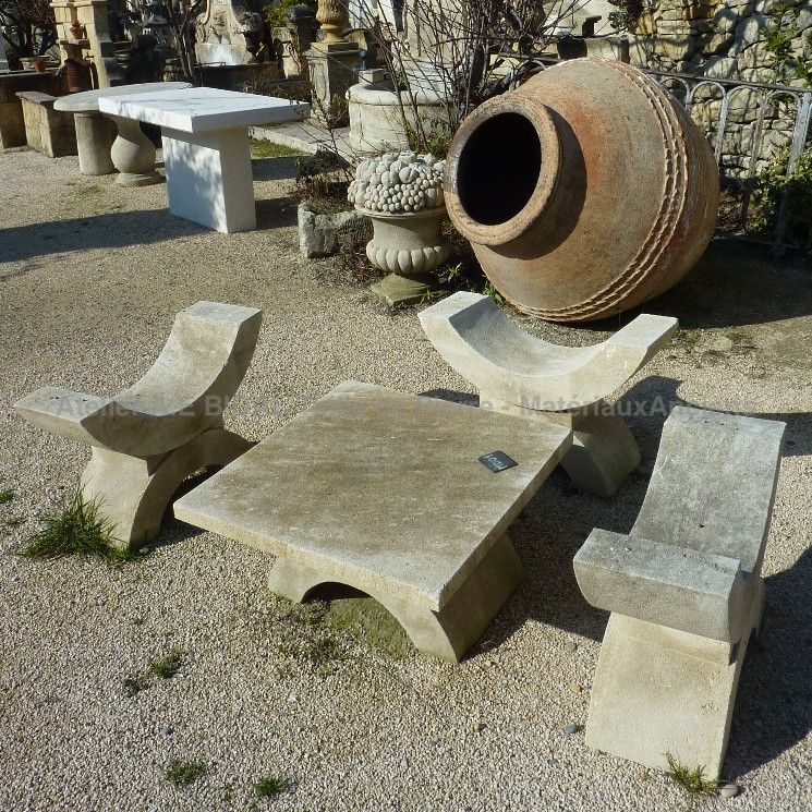 Mobilier de jardin de style rustique - Mobilier extérieur Alain Bidal, taille de pierre en Provence