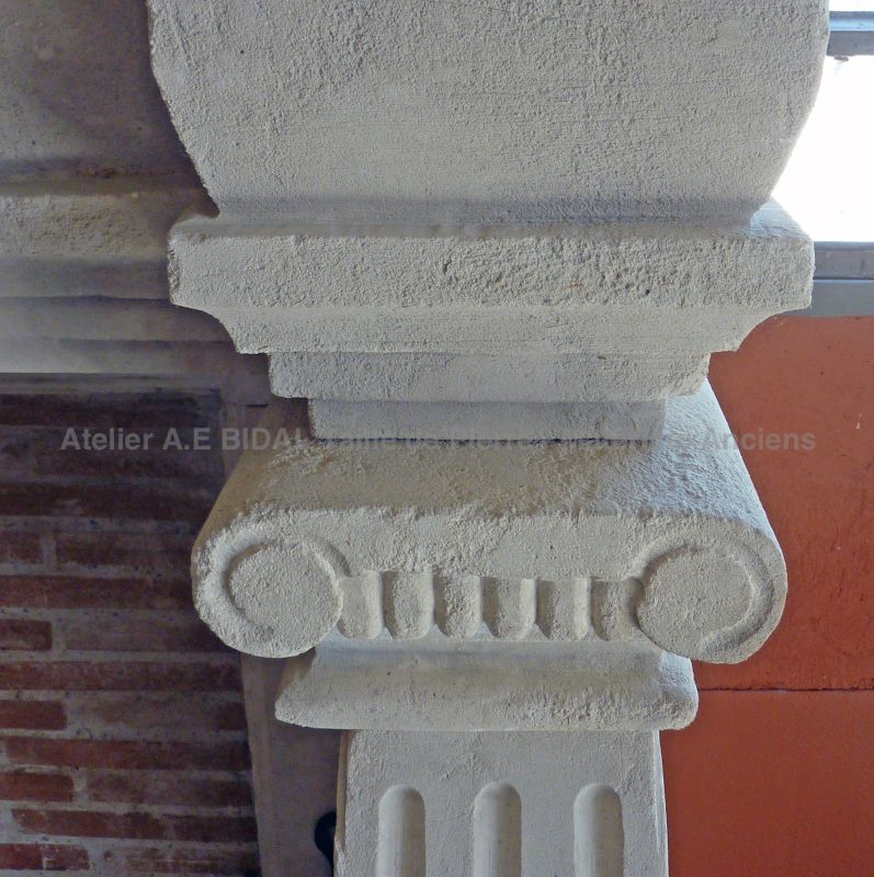 Fireplace carved in Estaillades stone of Napoleon III style - Atelier Alain BIDAL (Provence)