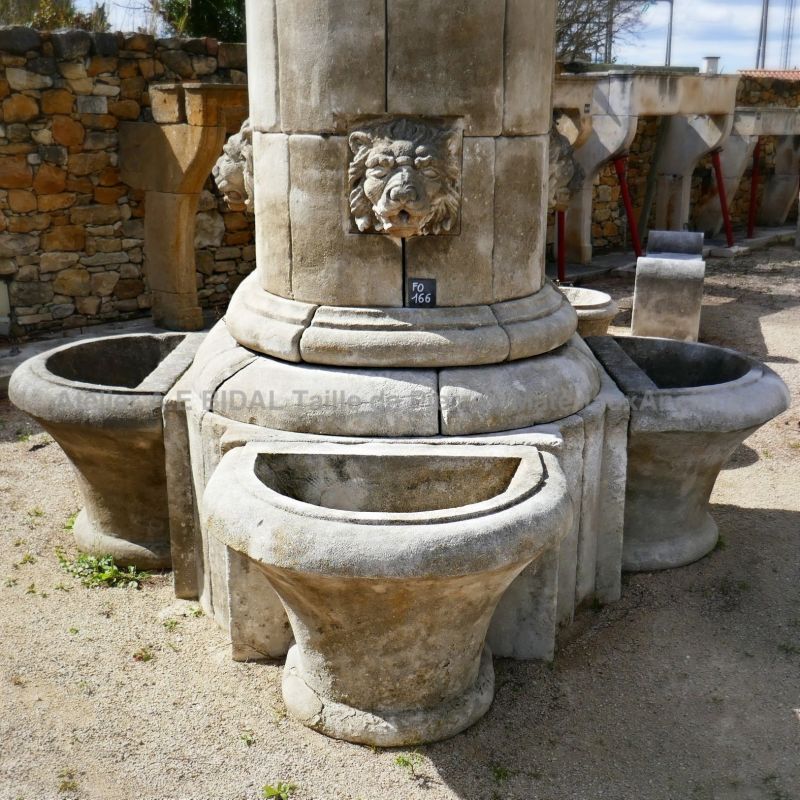 Exceptional garden fountain - Rustic style fountain for outdoor use - Atelier Alain BIDAL (Provence)