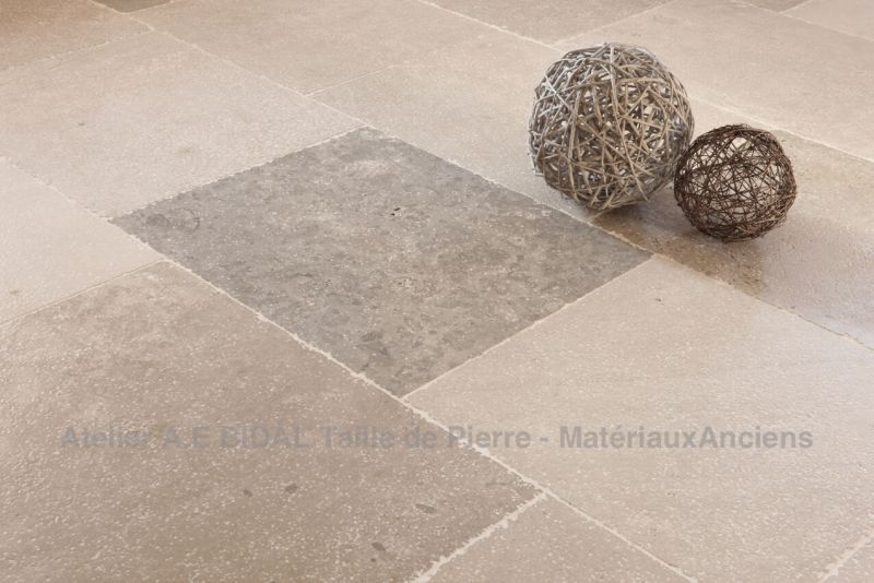 Très beau dallage rustique - dallage en pierre de taille de Dordogne Limeyrat