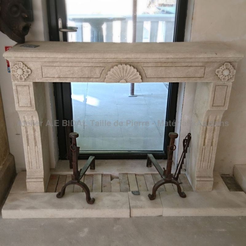 Atelier Bidal - cheminée de style Louis XVI en pierre naturelle - petite cheminée en petite.