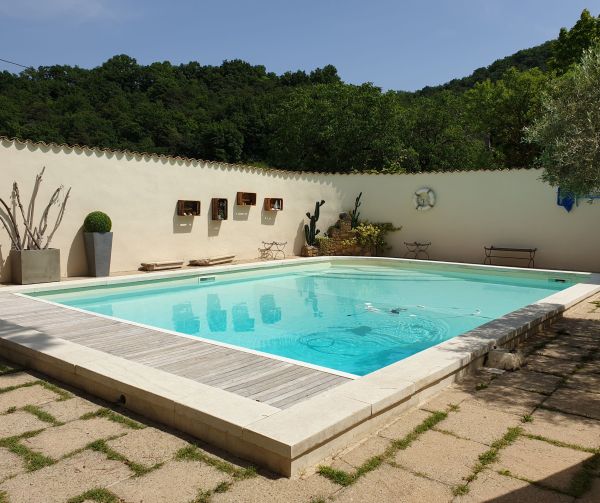 Margelles de piscine en pierre naturelle française - Fabrication artisanale sur mesure - Alain BIDAL