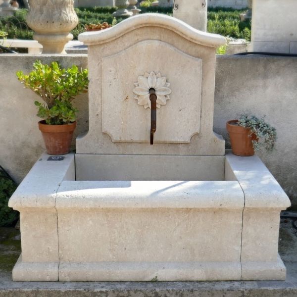 Small wall fountain in natural stone crafted by the stone mason Alain Bidal (Provence)