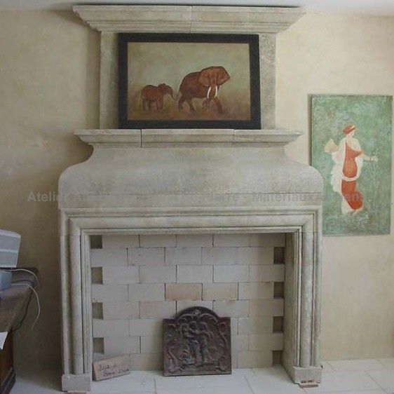 La cheminée Louis XIII en pierre : une superbe cheminée décorative - Atelier Alain BIDAL (Provence)