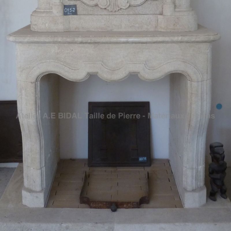 Cheminée pour insert de Provence, réédition Louis XV - Atelier Alain BIDAL (Provence)