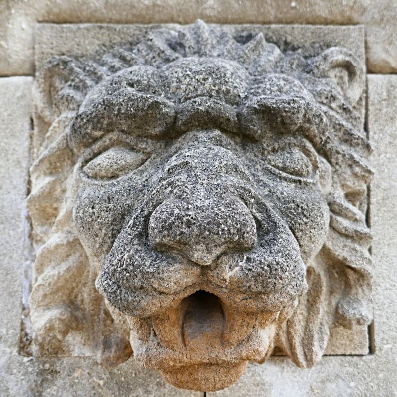 Hand-sculpted lion's head on our impressive 5-meters tall central fountain in stone - Atelier Alain BIDAL (Provence)