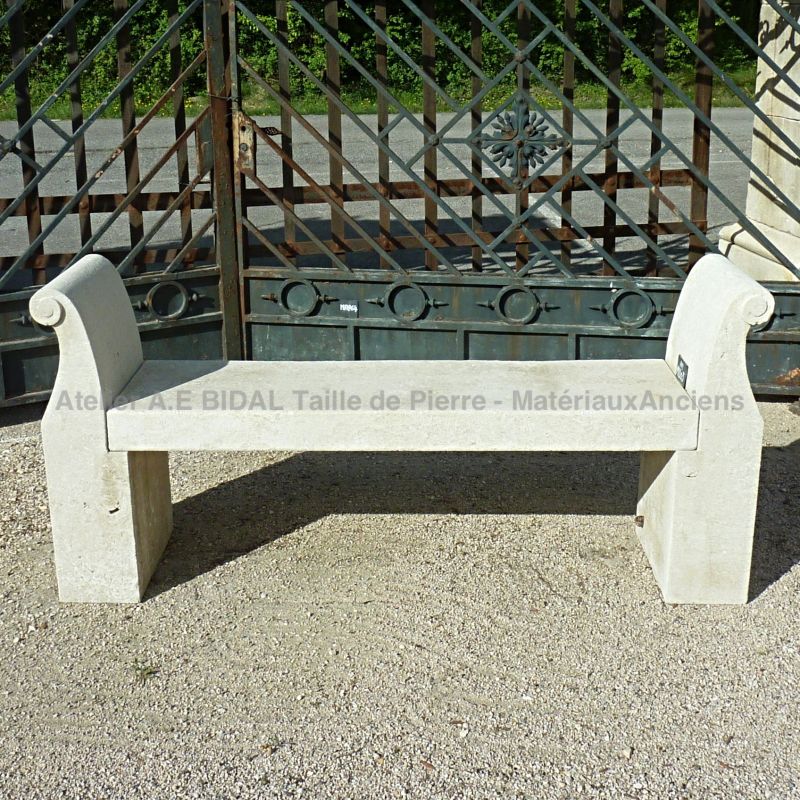 Banc en pierre - Mobilier du jardin en pierre de taille en vente chez Alain BIDAL, Provence