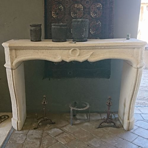 Cheminée en pierre de style Louis 15 - Atelier Alain BIDAL (Provence)