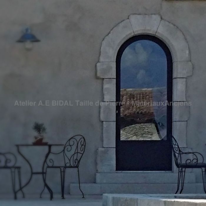 Window framing in stone looking authentic and classic !
