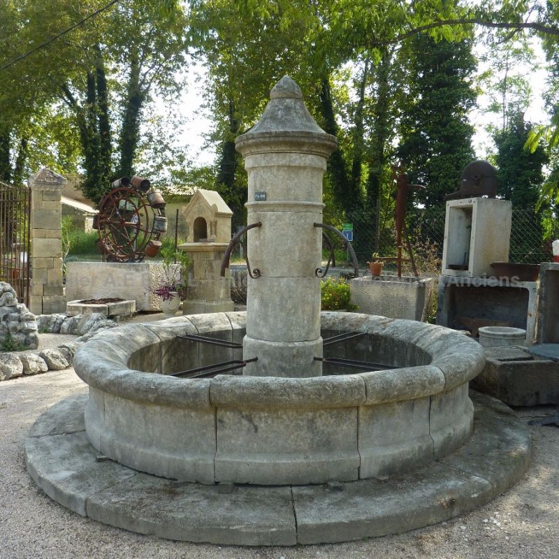 Large fontaine de jardin en pierre ǀ Magistrale fontaine en pierre de taille de l'atelier Alain BIDAL (Provence)