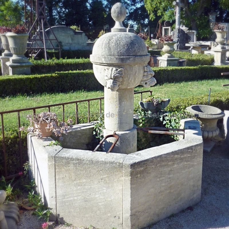 Provence stone fountain of Gothic style | Rustic stone fountain by Atelier Alain BIDAL (Provence)