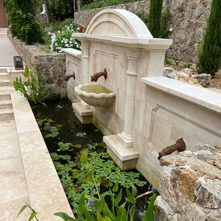Confection artisanale et sur mesure de bassins et de frontons en pierre de taille : Atelier Alain BIDAL