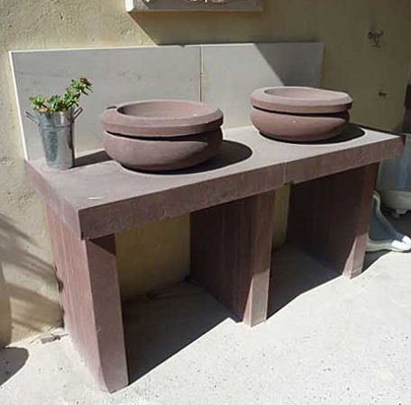 Wash-basins in stone : a charming bathroom sink in stone by the atelier Alain BIDAL (Provence)