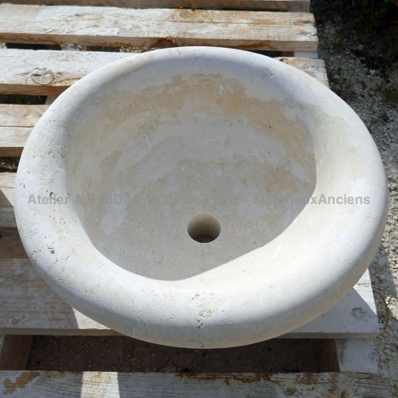 Vasque en pierre naturelle - petit évier rond en pierre pour salle de bain par le tailleur de pierre Alain BIDAL