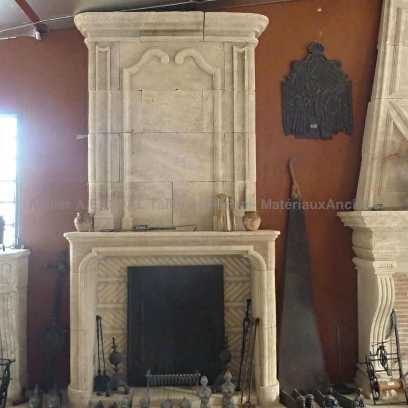 Louis XIII mantelpiece carved in Provence limestone - a creation by Atelier Alain BIDAL (Provence)