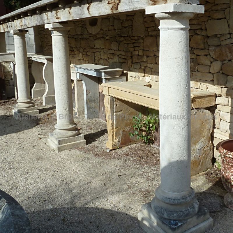 Superb collumn in siz stone, perfect for people who enjoy the Stone decoration.