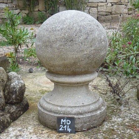 Bel objet de déco en pierre de taille naturel par le tailleur de pierre de nos ateliers provençaux.
