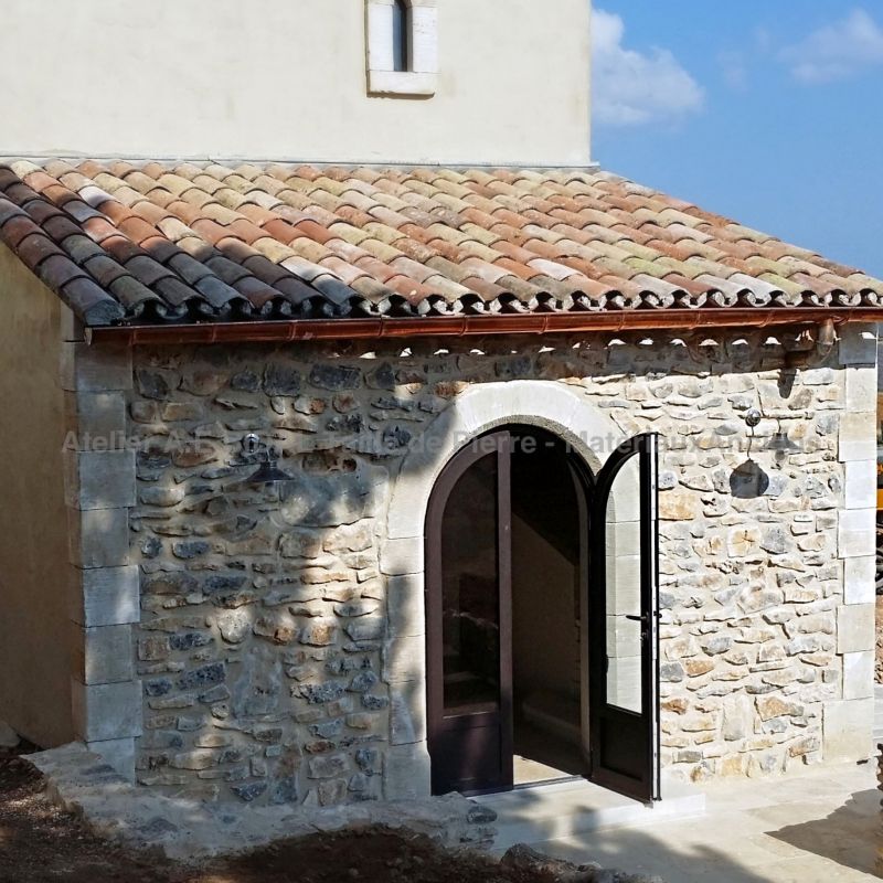 All your door and windows framing hand-crafted in quality French natural limestone.