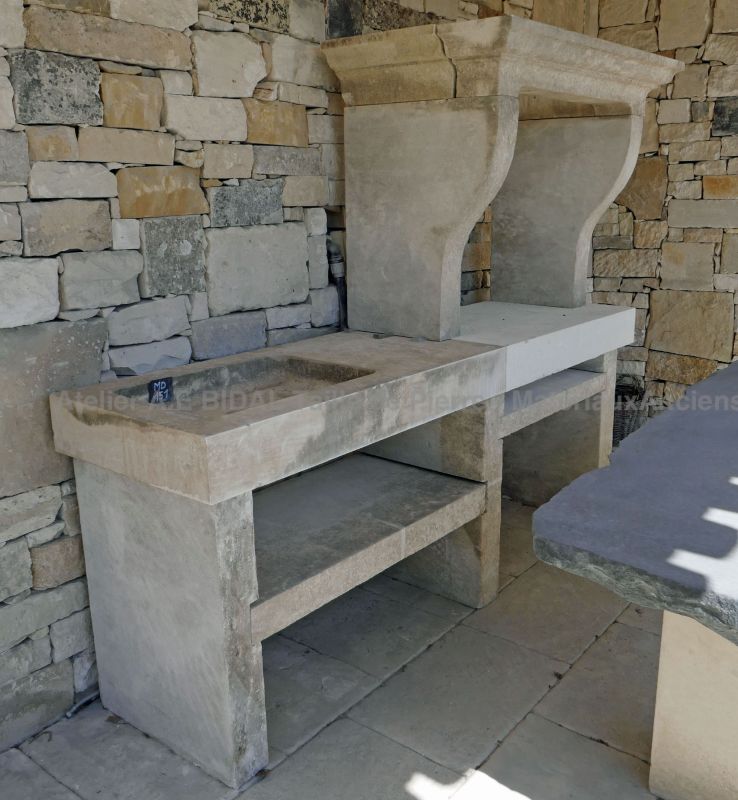 Exceptional summer kitchen in carved natural limestone - Atelier Alain Bidal (Provence)