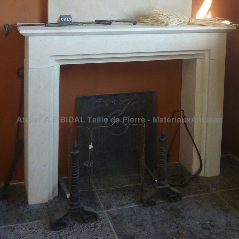 Napoleon III fireplace in Bourgogne stone - Atelier Alain BIDAL (Provence)