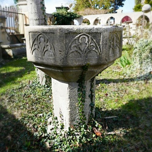 Patinated stone holy water font by the stonemason Alain BIDAL, Provence