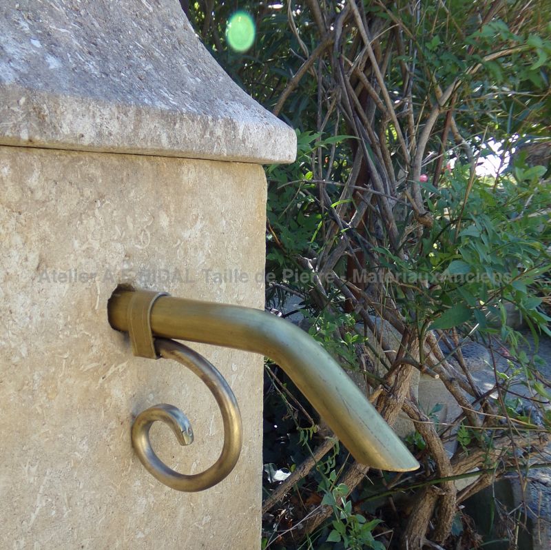 Gargouille en laiton pour fontaine de jardin en pierre - Atelier Alain BIDAL (Provence)